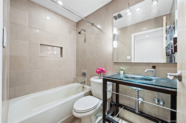 207-23 Darren Drive 2nd Floor, Bayside, NY 11360