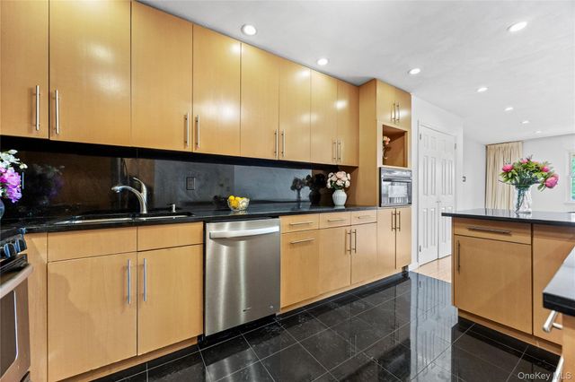 207-23 Darren Drive 2nd Floor, Bayside, NY 11360