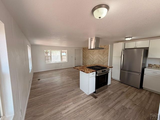 186 E Rolling Hills Dr, Pueblo West, CO 81007