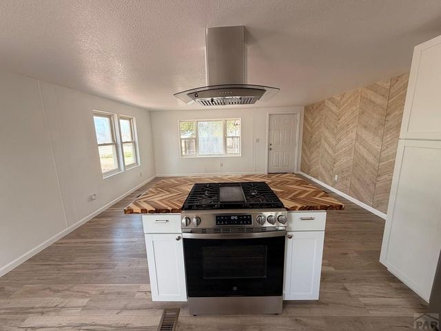 186 E Rolling Hills Dr, Pueblo West, CO 81007
