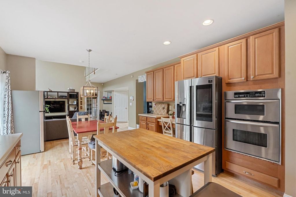 6 MAHOGANY CT, Plainsboro, NJ 08536