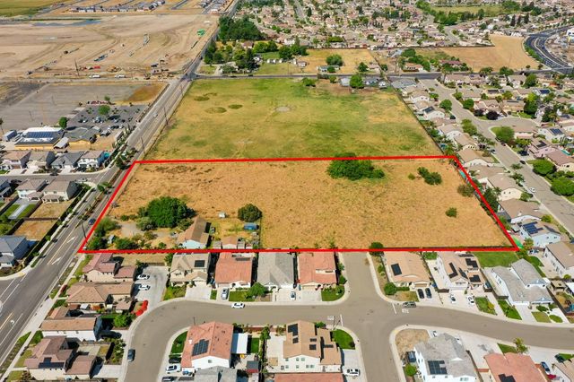 1957 W Woodward Ave, Manteca, CA 95337