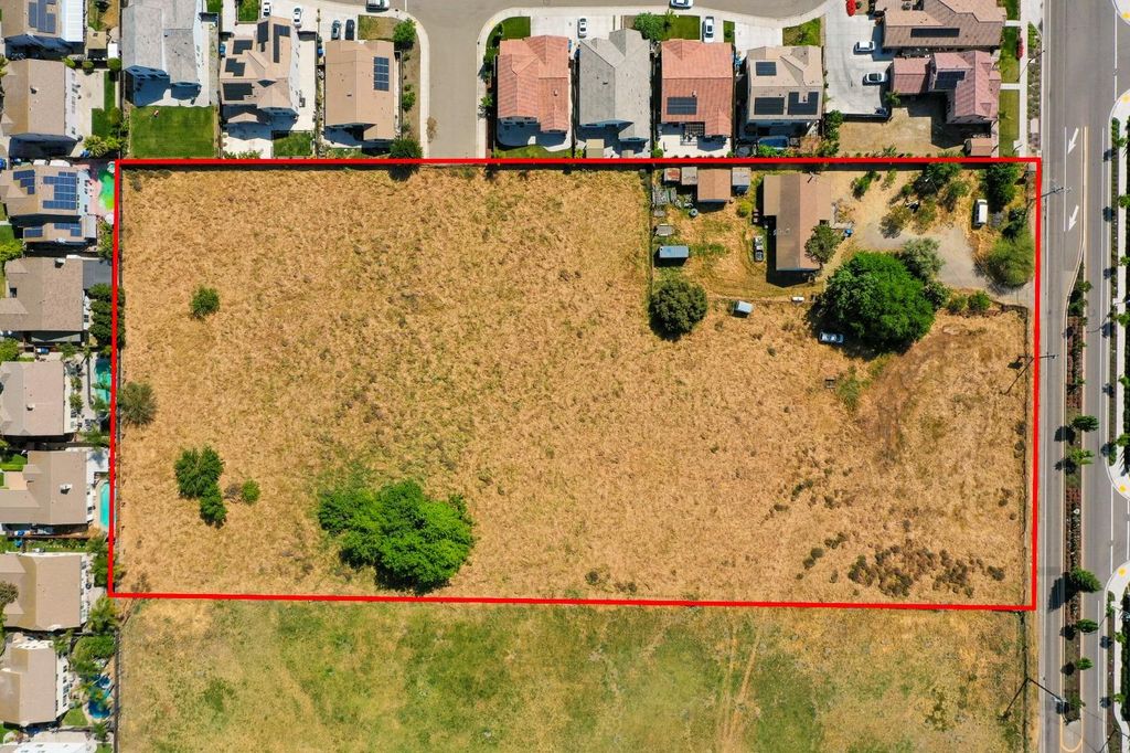 1957 W Woodward Ave, Manteca, CA 95337