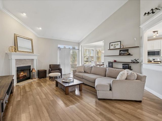 704 Brighton Circle, Port Barrington, IL 60010