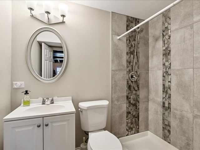 704 Brighton Circle, Port Barrington, IL 60010