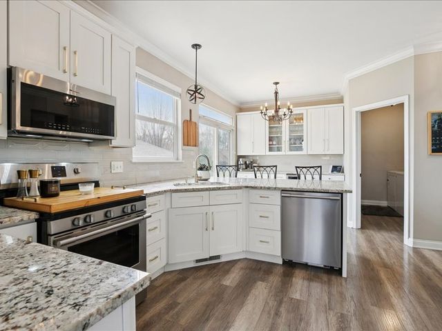 704 Brighton Circle, Port Barrington, IL 60010