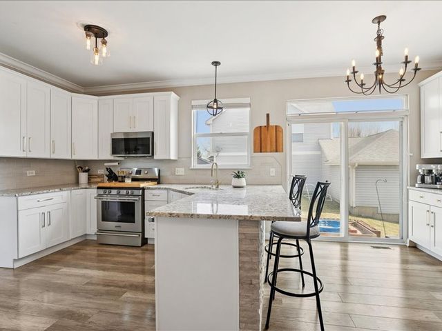 704 Brighton Circle, Port Barrington, IL 60010