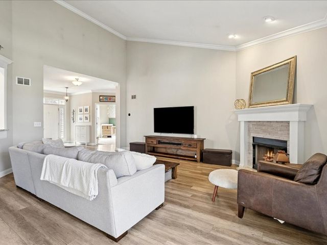 704 Brighton Circle, Port Barrington, IL 60010