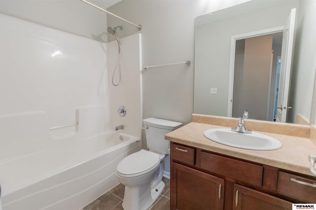 16906 Browne Street, Omaha, NE 68116