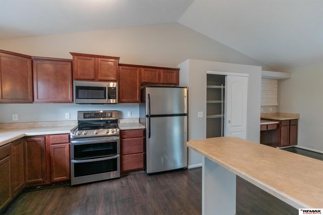 16906 Browne Street, Omaha, NE 68116