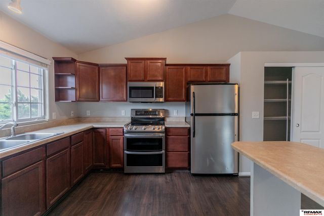 16906 Browne Street, Omaha, NE 68116