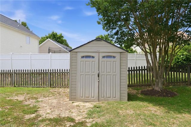 7 Bluestem Court, Greensboro, NC 27405