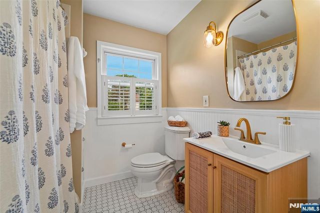 484 Spring Avenue, Ridgewood, NJ 07450