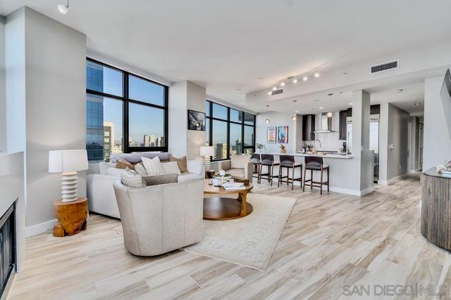 700 W E St 2404, San Diego, CA 92101