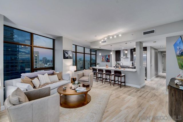 700 W E St 2404, San Diego, CA 92101