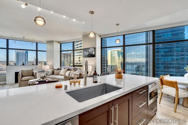 700 W E St 2404, San Diego, CA 92101