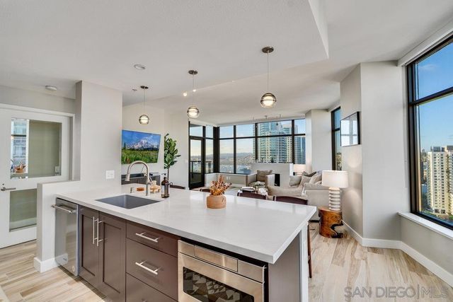 700 W E St 2404, San Diego, CA 92101