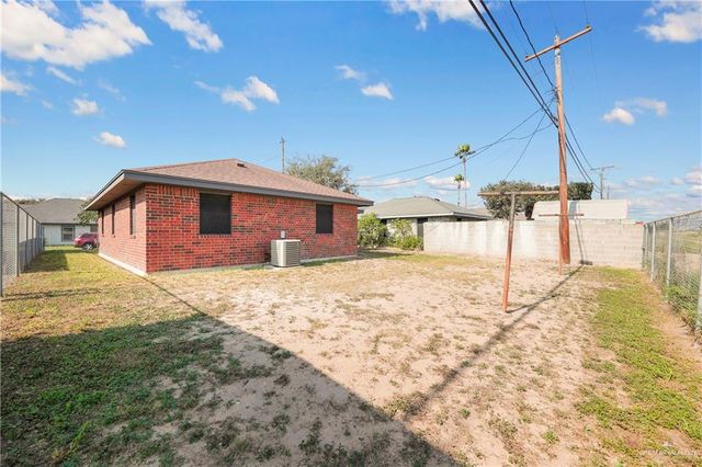 2410 Cuesta Del Sol Street, Edinburg, TX 78542