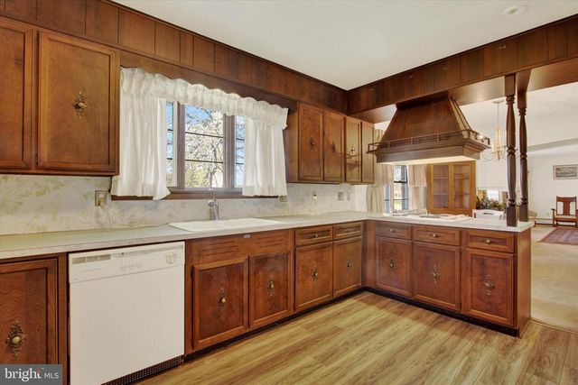 930 HOFFMAN RD, Gettysburg, PA 17325