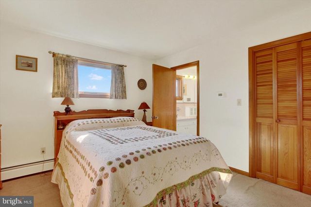 930 HOFFMAN RD, Gettysburg, PA 17325