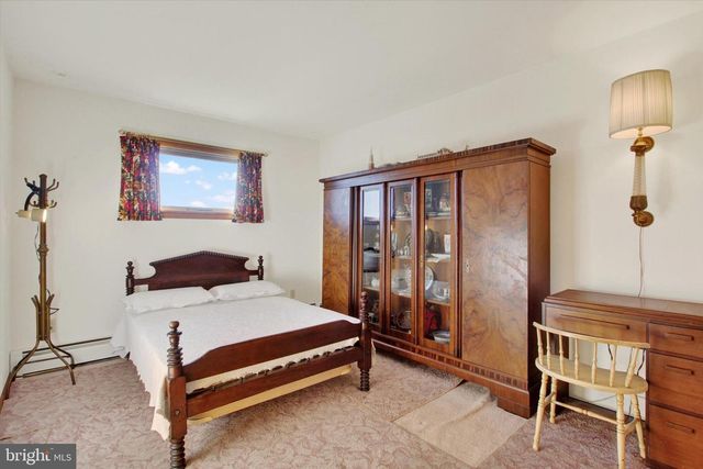 930 HOFFMAN RD, Gettysburg, PA 17325