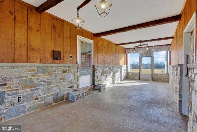 930 HOFFMAN RD, Gettysburg, PA 17325