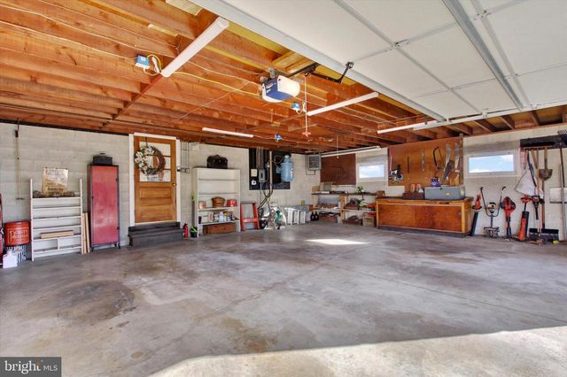 930 HOFFMAN RD, Gettysburg, PA 17325