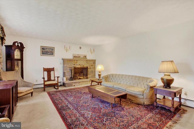 930 HOFFMAN RD, Gettysburg, PA 17325