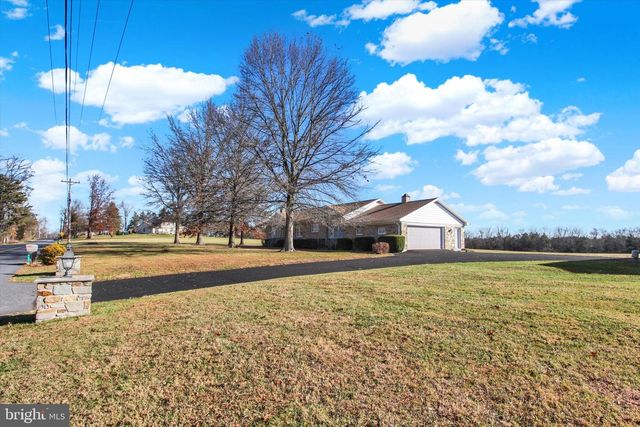 930 HOFFMAN RD, Gettysburg, PA 17325