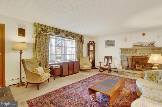 930 HOFFMAN RD, Gettysburg, PA 17325