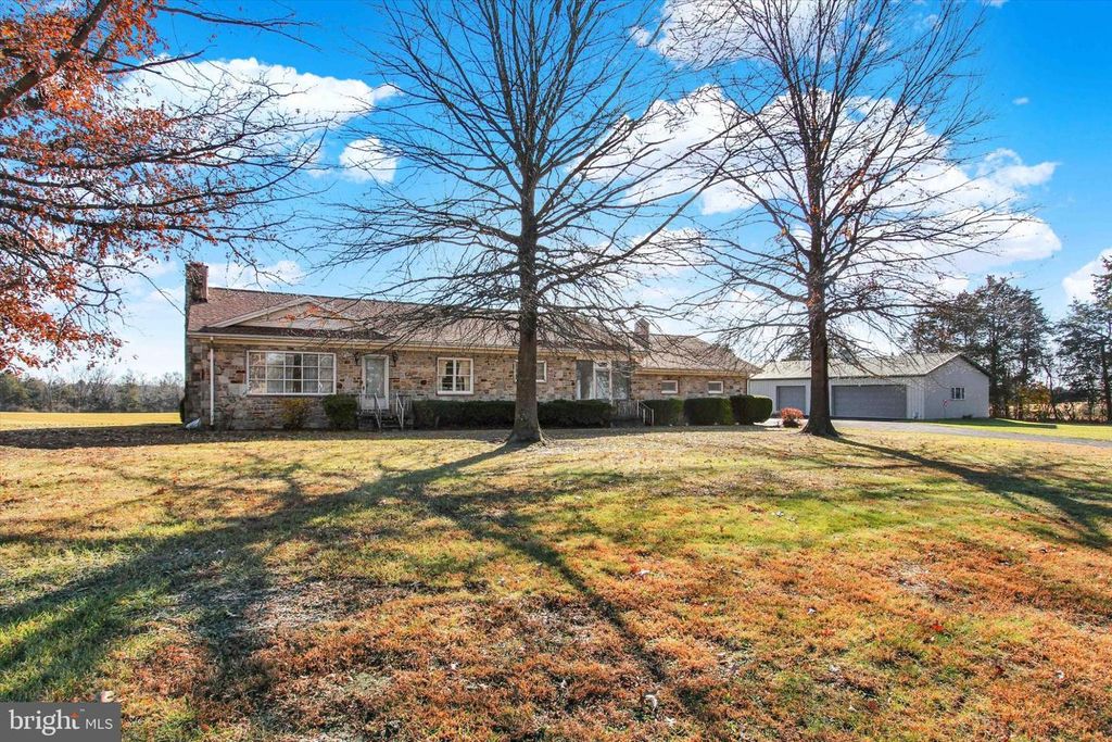 930 HOFFMAN RD, Gettysburg, PA 17325