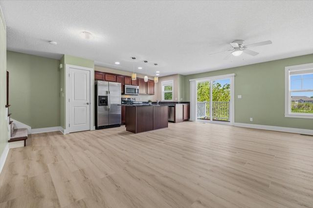 911 NE 49th Lane, Ankeny, IA 50021