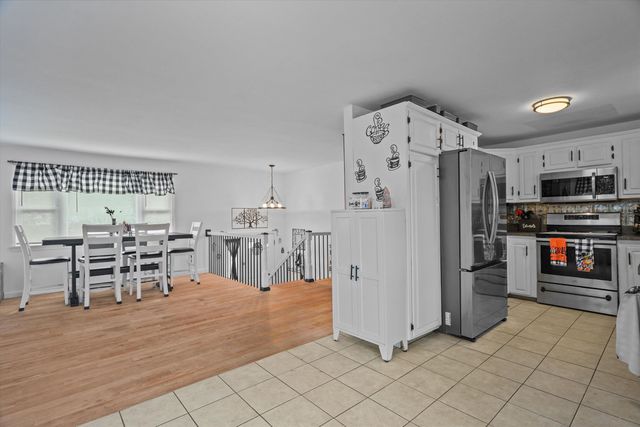 13 Craven Terrace, Derry, NH 03038