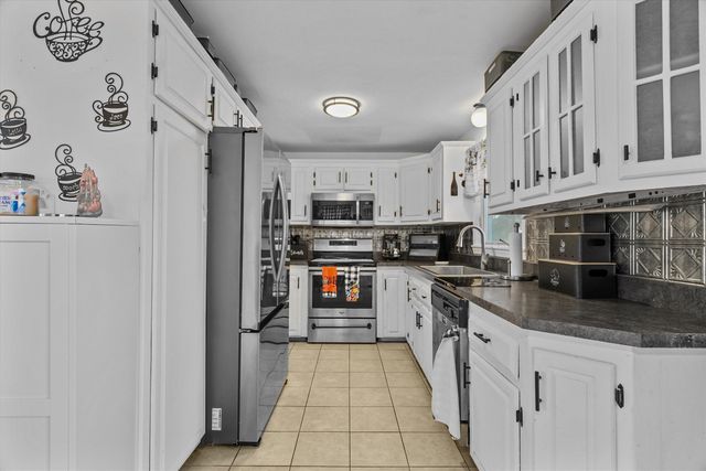 13 Craven Terrace, Derry, NH 03038