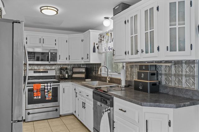 13 Craven Terrace, Derry, NH 03038