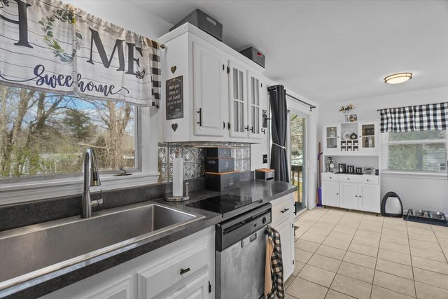 13 Craven Terrace, Derry, NH 03038