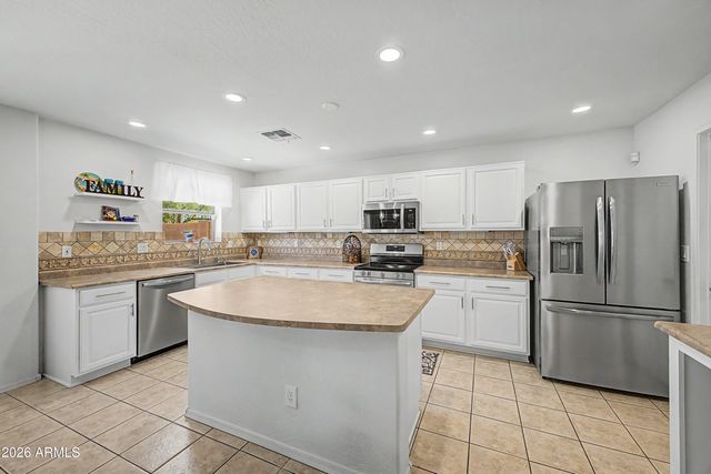 1821 E PATRICK Lane, Phoenix, AZ 85024