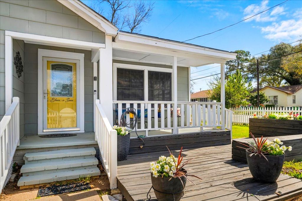 1107 Washington Street, Brenham, TX 77833