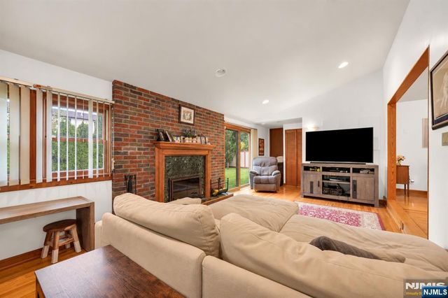 630 Fermery Drive, New Milford, NJ 07646