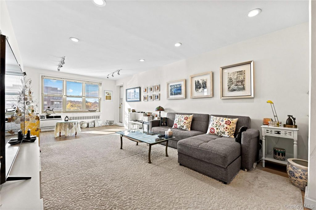 23-45 Bell Boulevard 5G, Bayside, NY 11360