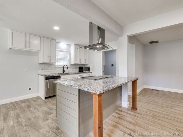 2509 W Broadway Street, Broken Arrow, OK 74012