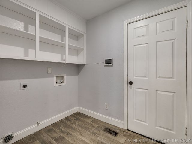 2509 W Broadway Street, Broken Arrow, OK 74012