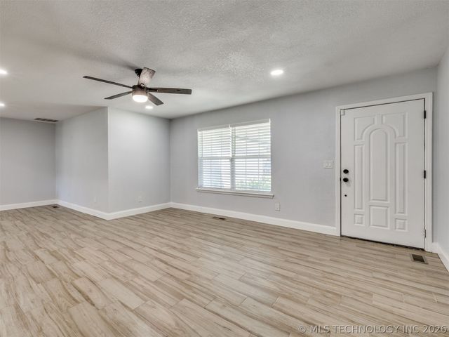 2509 W Broadway Street, Broken Arrow, OK 74012