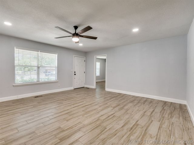 2509 W Broadway Street, Broken Arrow, OK 74012