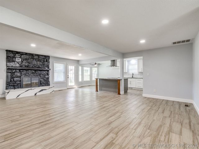 2509 W Broadway Street, Broken Arrow, OK 74012