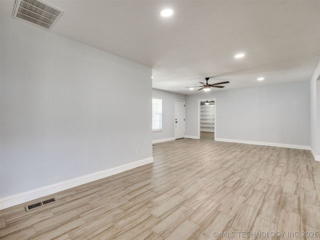 2509 W Broadway Street, Broken Arrow, OK 74012