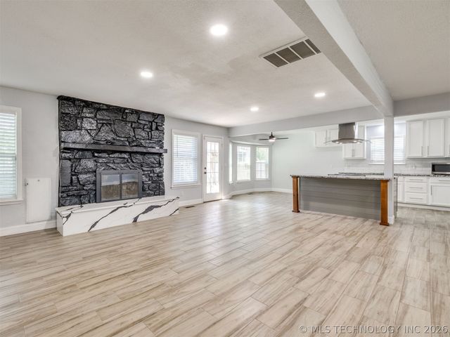 2509 W Broadway Street, Broken Arrow, OK 74012