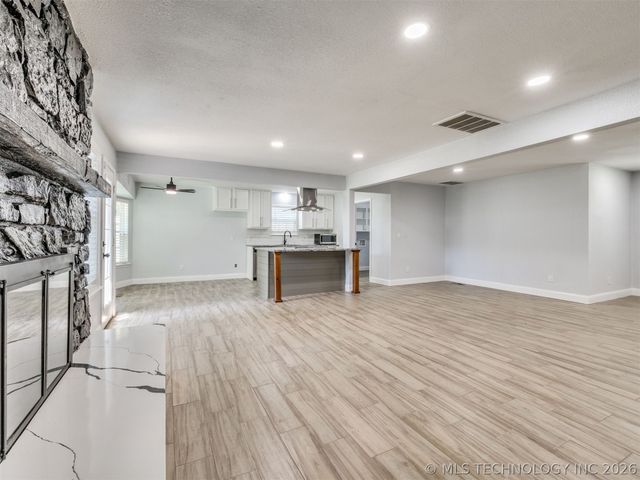 2509 W Broadway Street, Broken Arrow, OK 74012