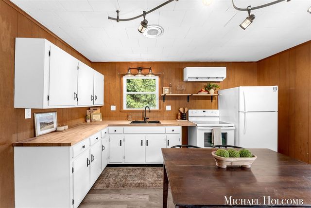 4279 Scenic Drive, Shelby, MI 49455