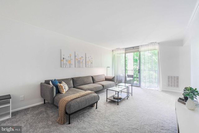 5065 7TH RD S #202, Arlington, VA 22204